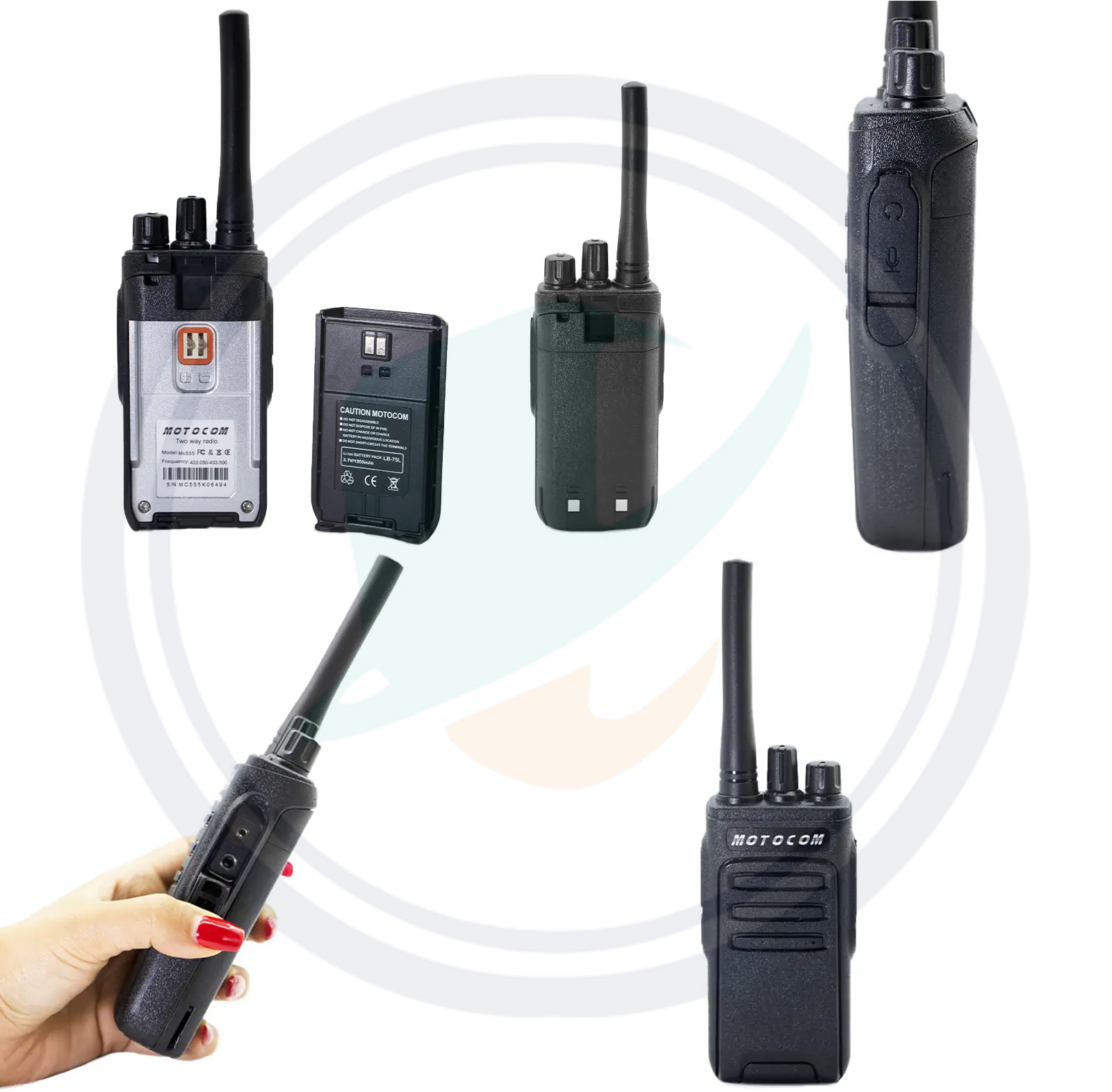 عکس نقد و بررسی بیسیم واکیتاکی موتوکام MC555 در حالت استفاده واقعی و نمایش کیفیت ساخت