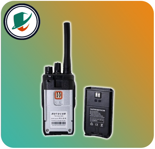 نمای پشت بیسیم موتوکام MC555 و جایگاه گیره کمری