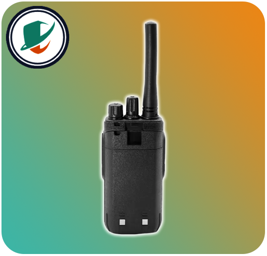 بیسیم موتوکام MC555 روی پایه شارژر رومیزی